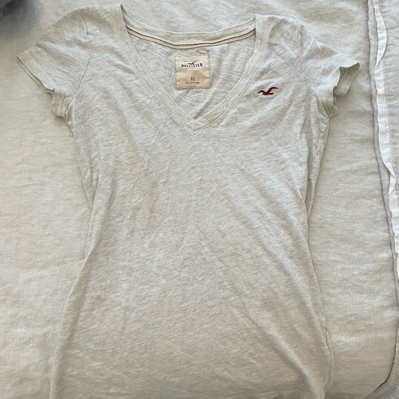 Holister beige v-neck tee - Picture 5 of 6
